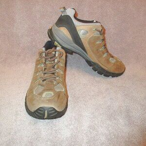 Vasque Mantra 2.0 GTX Leather Hiking Shoes Womens Size 9 Outdoor Nature Gorpcore